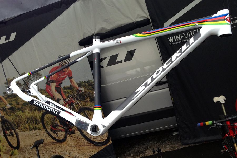 XC mountain-bike World-Cup Nove-Mesto Jolanda-Neff custom Stoeckli Beryll-RSC U23-world-champion-rainbow-frame